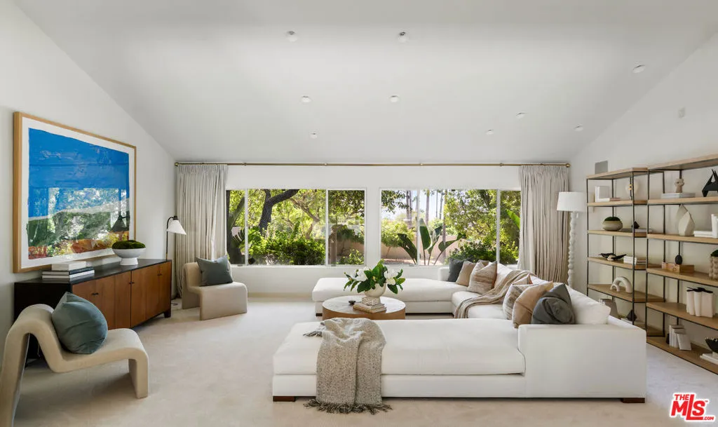 811 N Hillcrest Road, Beverly Hills, California 90210 home-pic-10